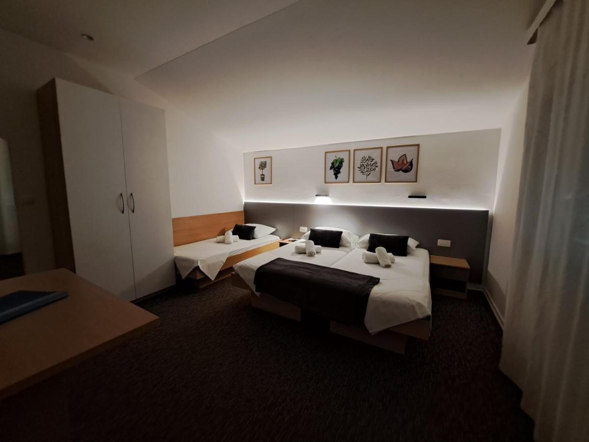 Rooms Zvonimir Стобреч Екстер'єр фото